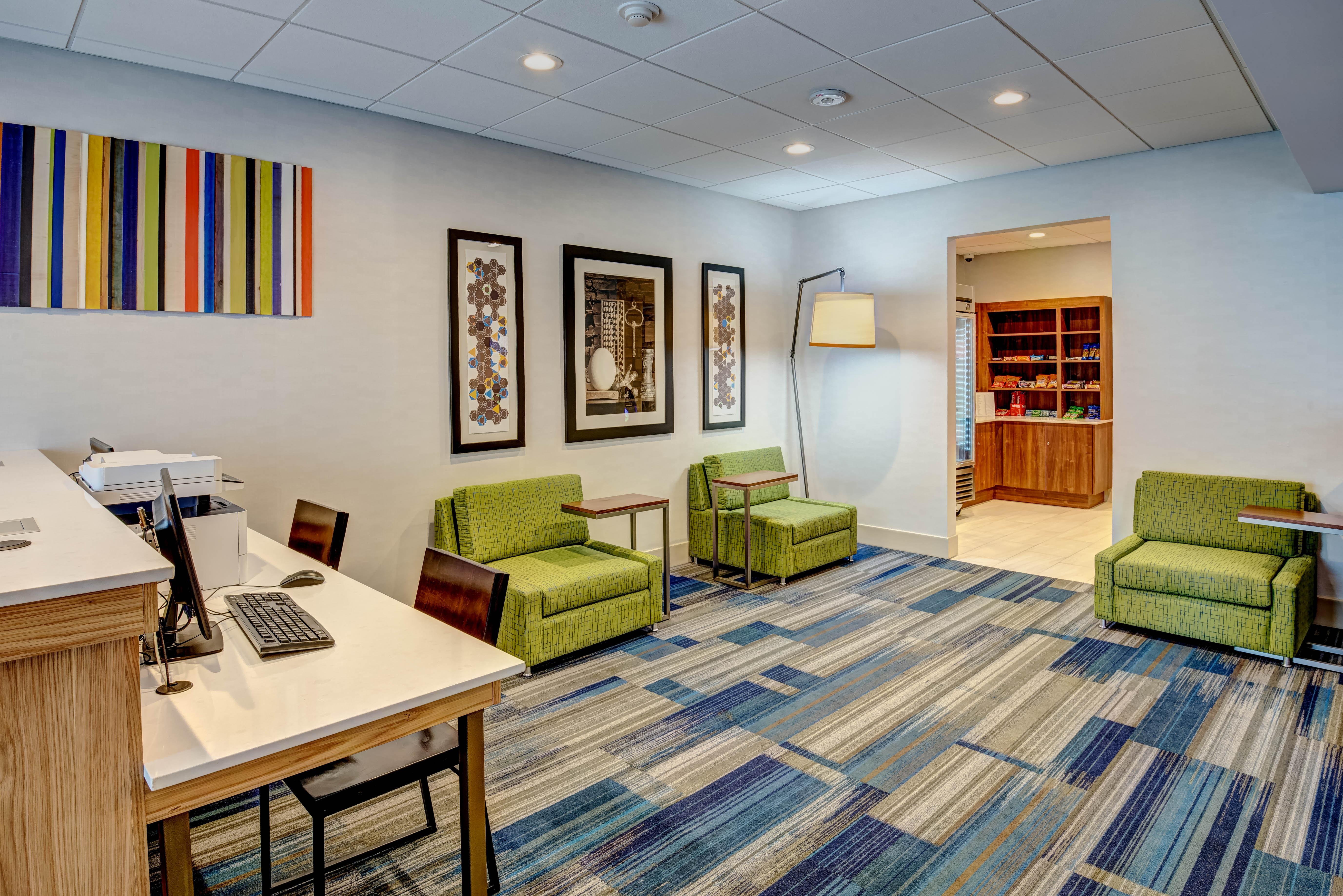 Holiday Inn Express Woodbridge By Ihg Avenel Eksteriør billede