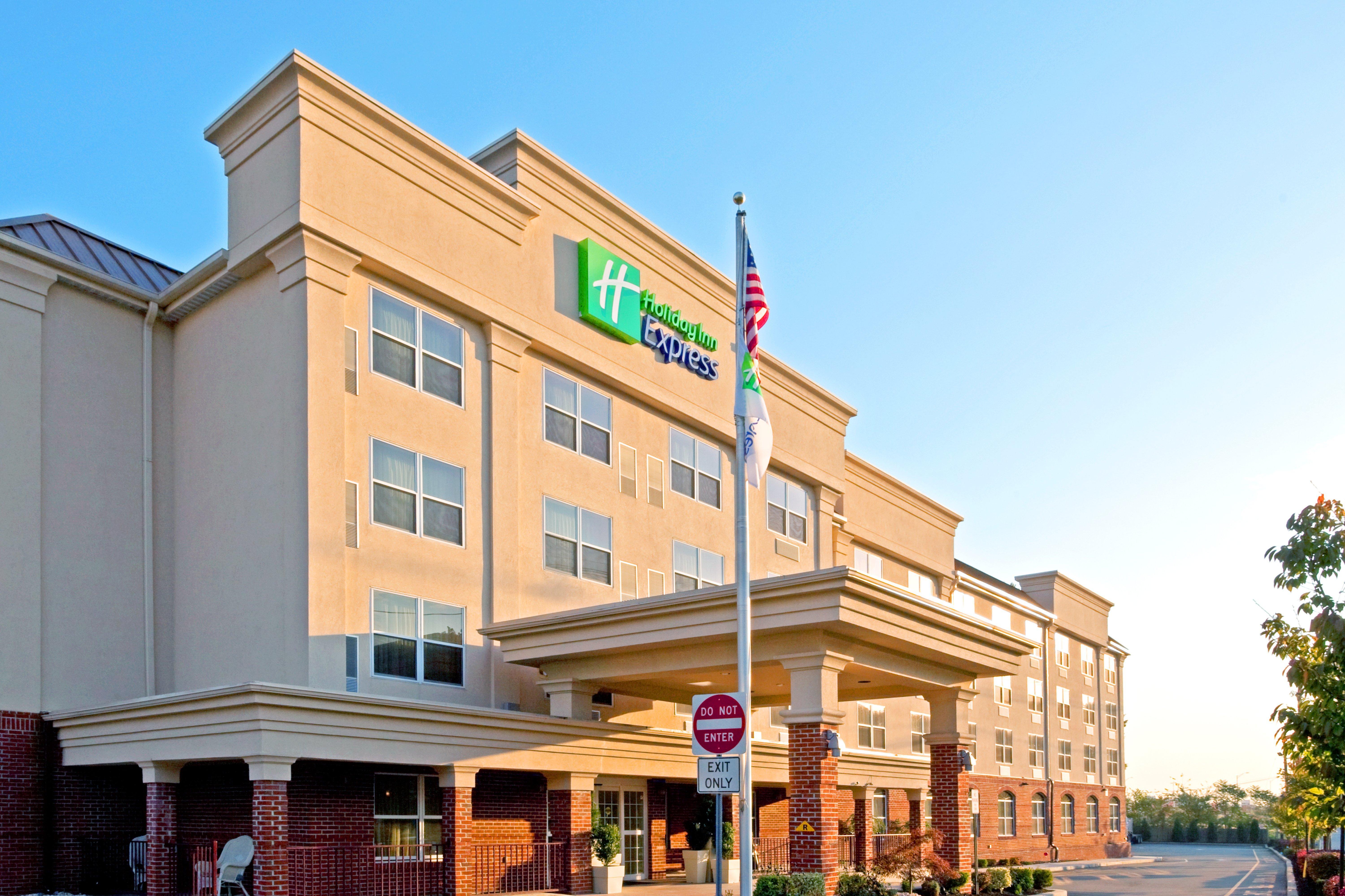 Holiday Inn Express Woodbridge By Ihg Avenel Eksteriør billede