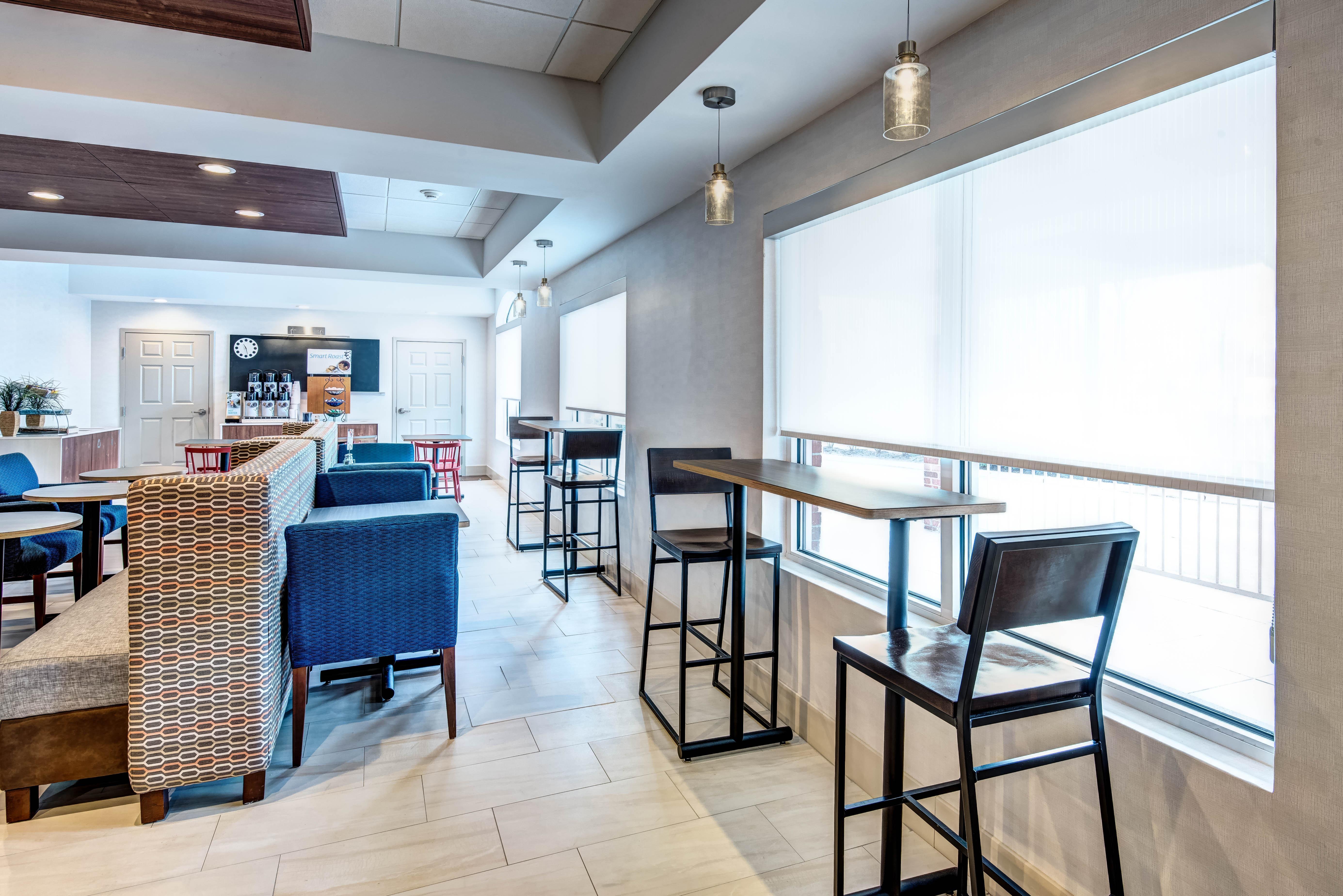 Holiday Inn Express Woodbridge By Ihg Avenel Eksteriør billede
