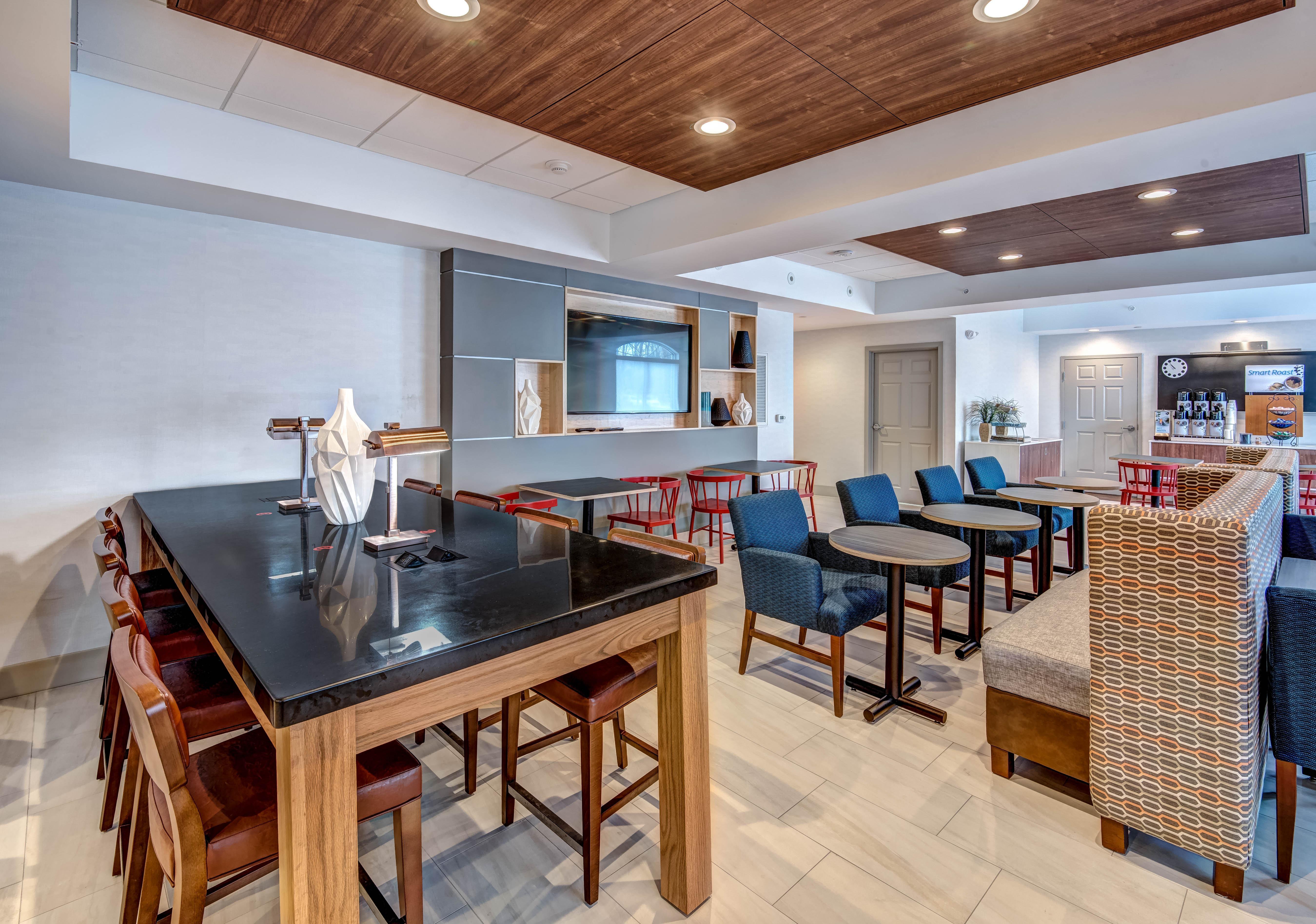 Holiday Inn Express Woodbridge By Ihg Avenel Eksteriør billede