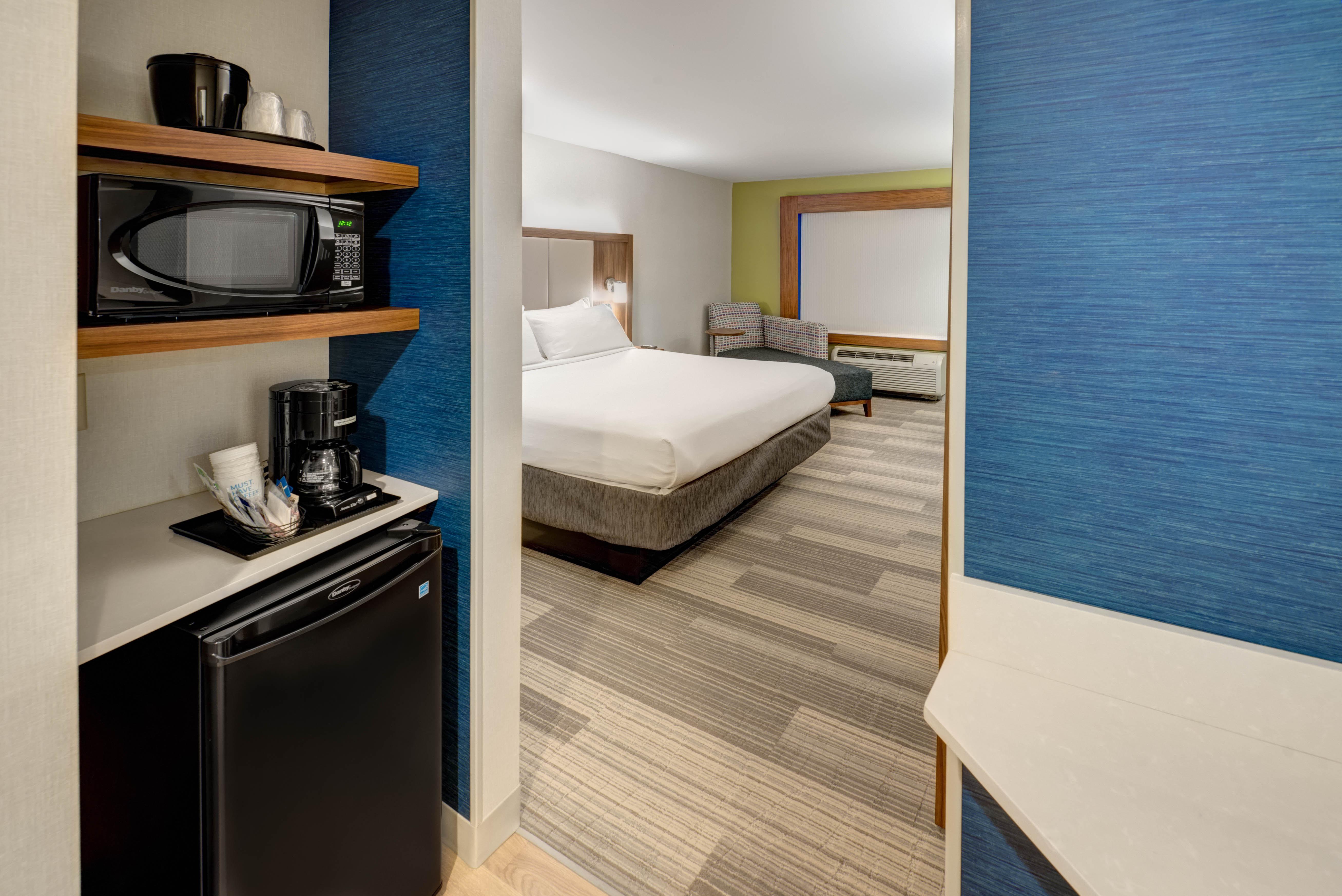 Holiday Inn Express Woodbridge By Ihg Avenel Eksteriør billede