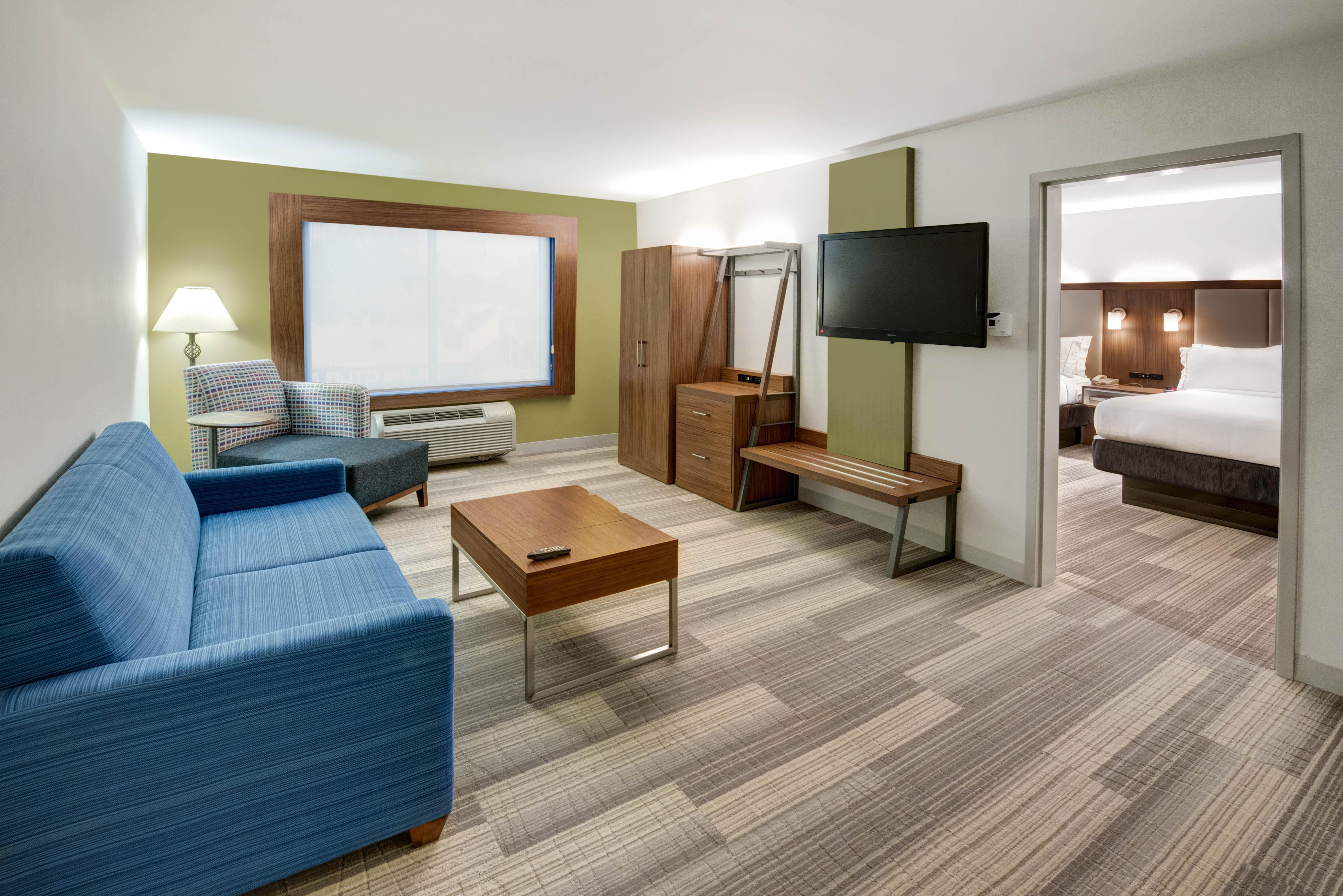 Holiday Inn Express Woodbridge By Ihg Avenel Eksteriør billede