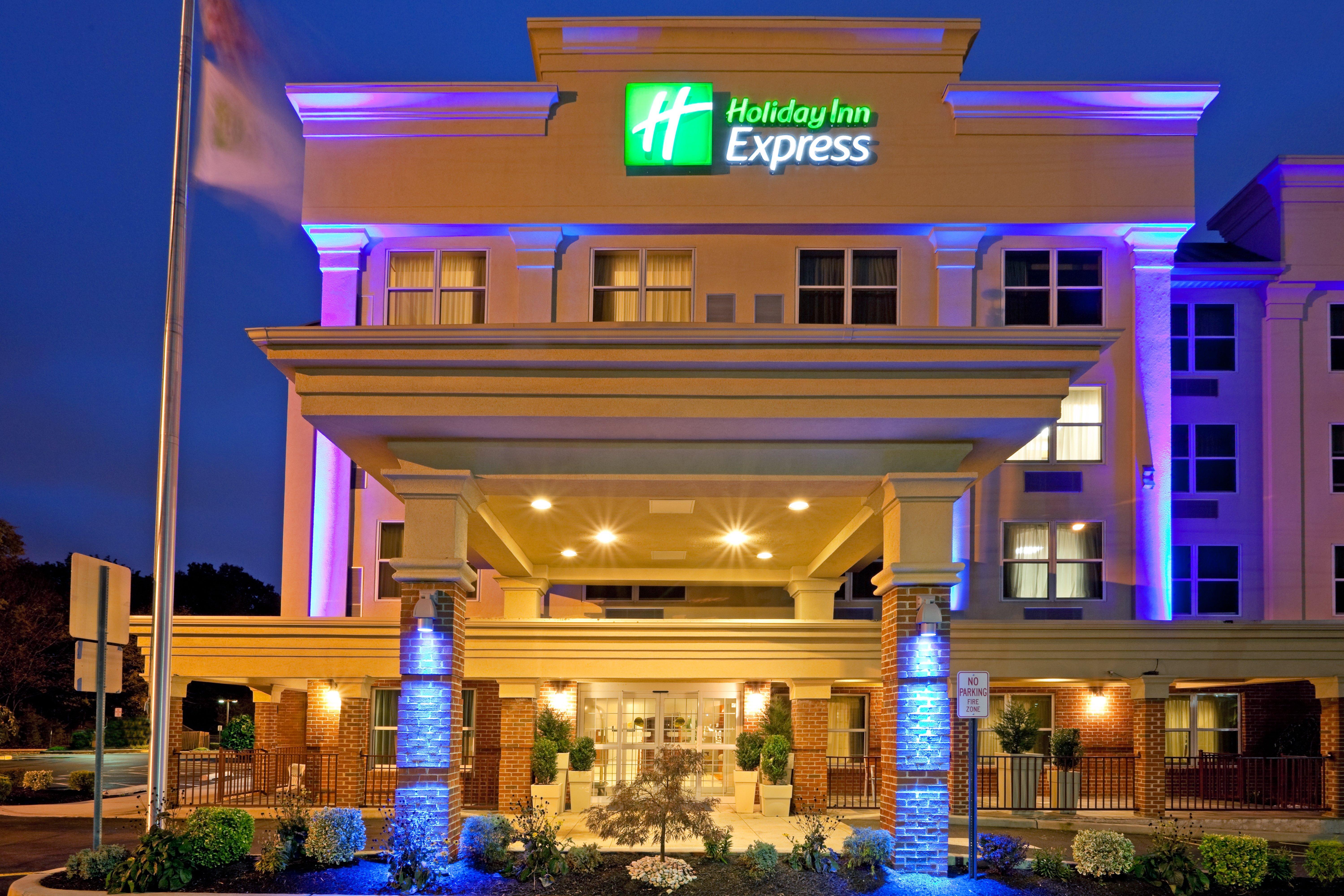Holiday Inn Express Woodbridge By Ihg Avenel Eksteriør billede