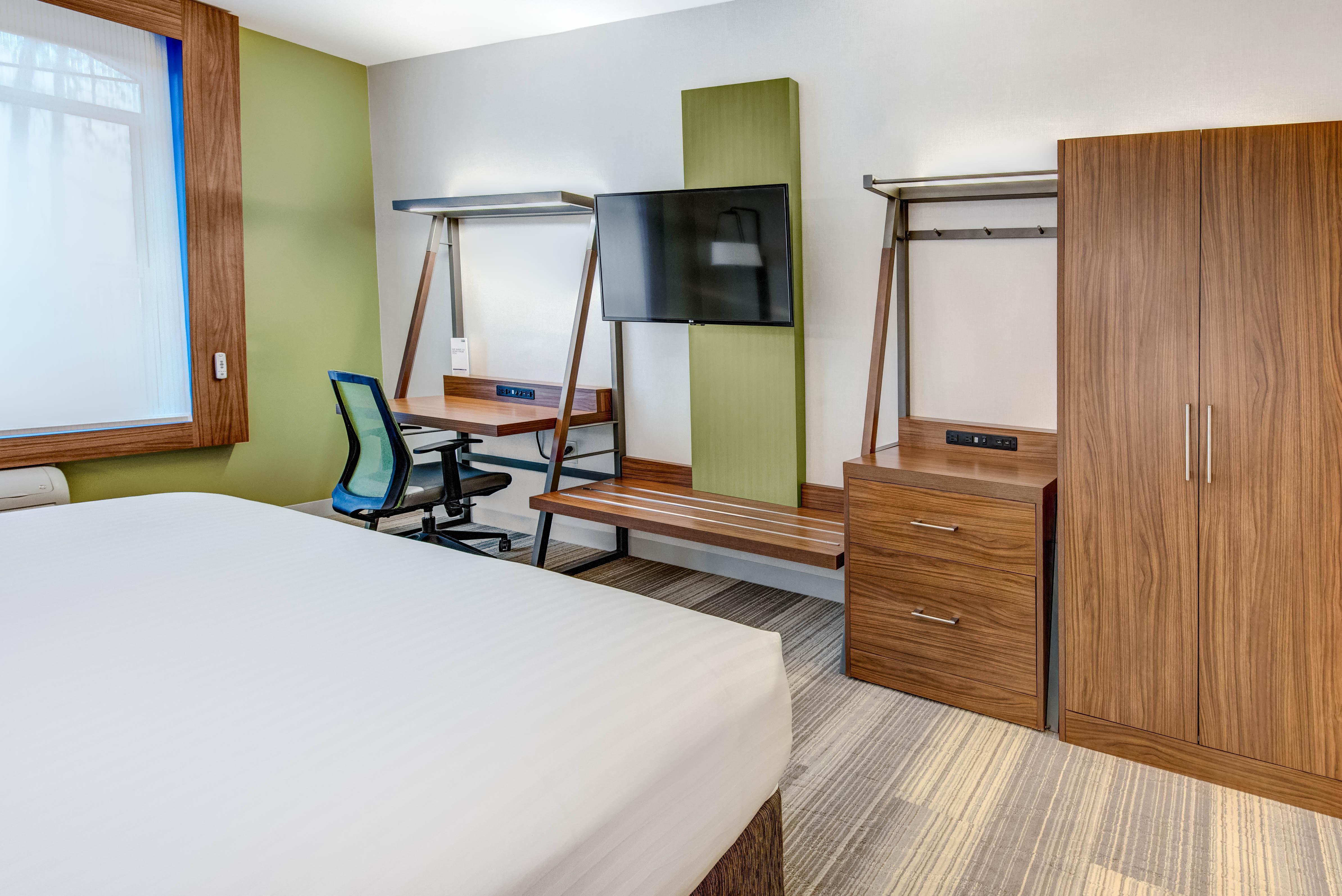 Holiday Inn Express Woodbridge By Ihg Avenel Eksteriør billede