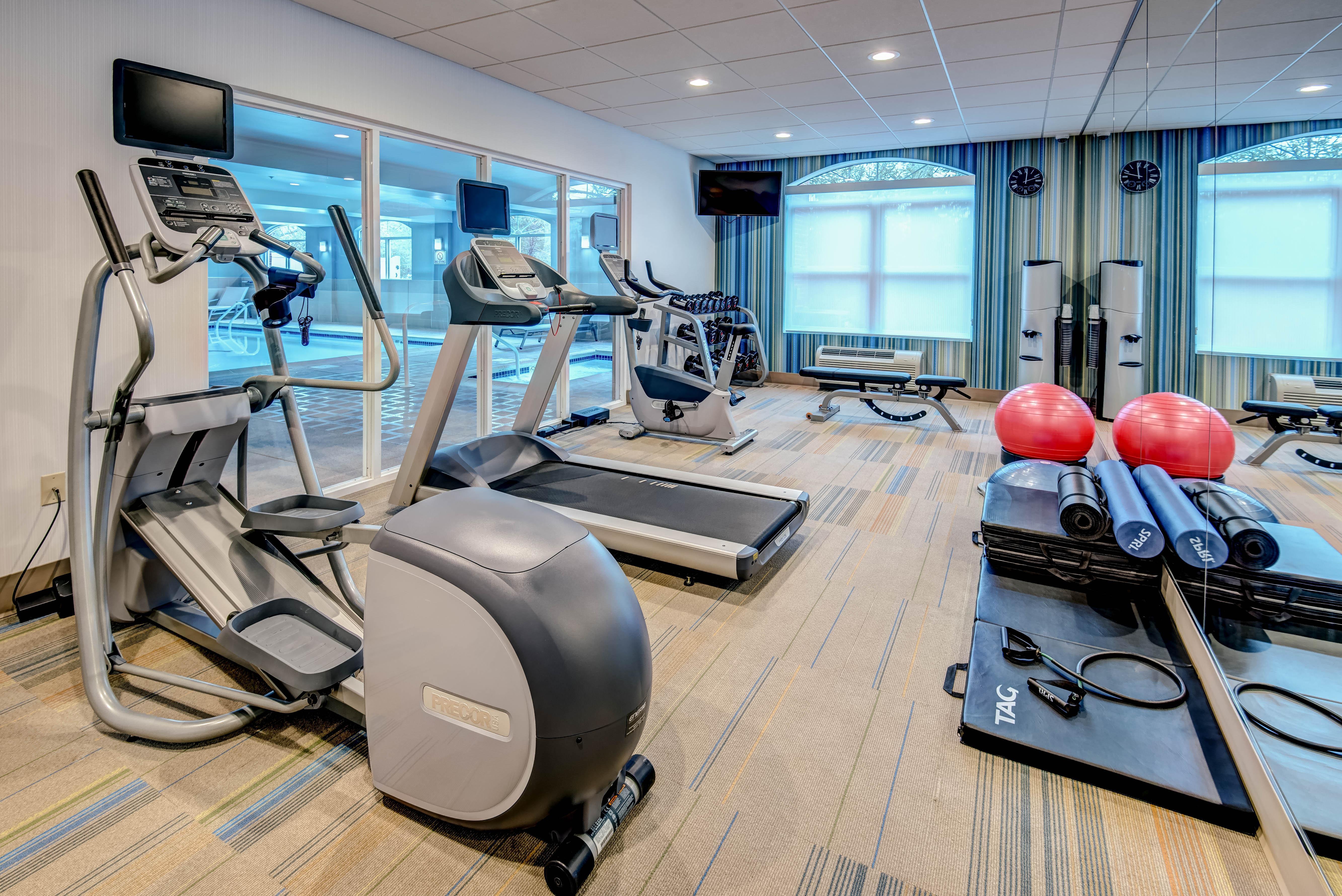 Holiday Inn Express Woodbridge By Ihg Avenel Eksteriør billede