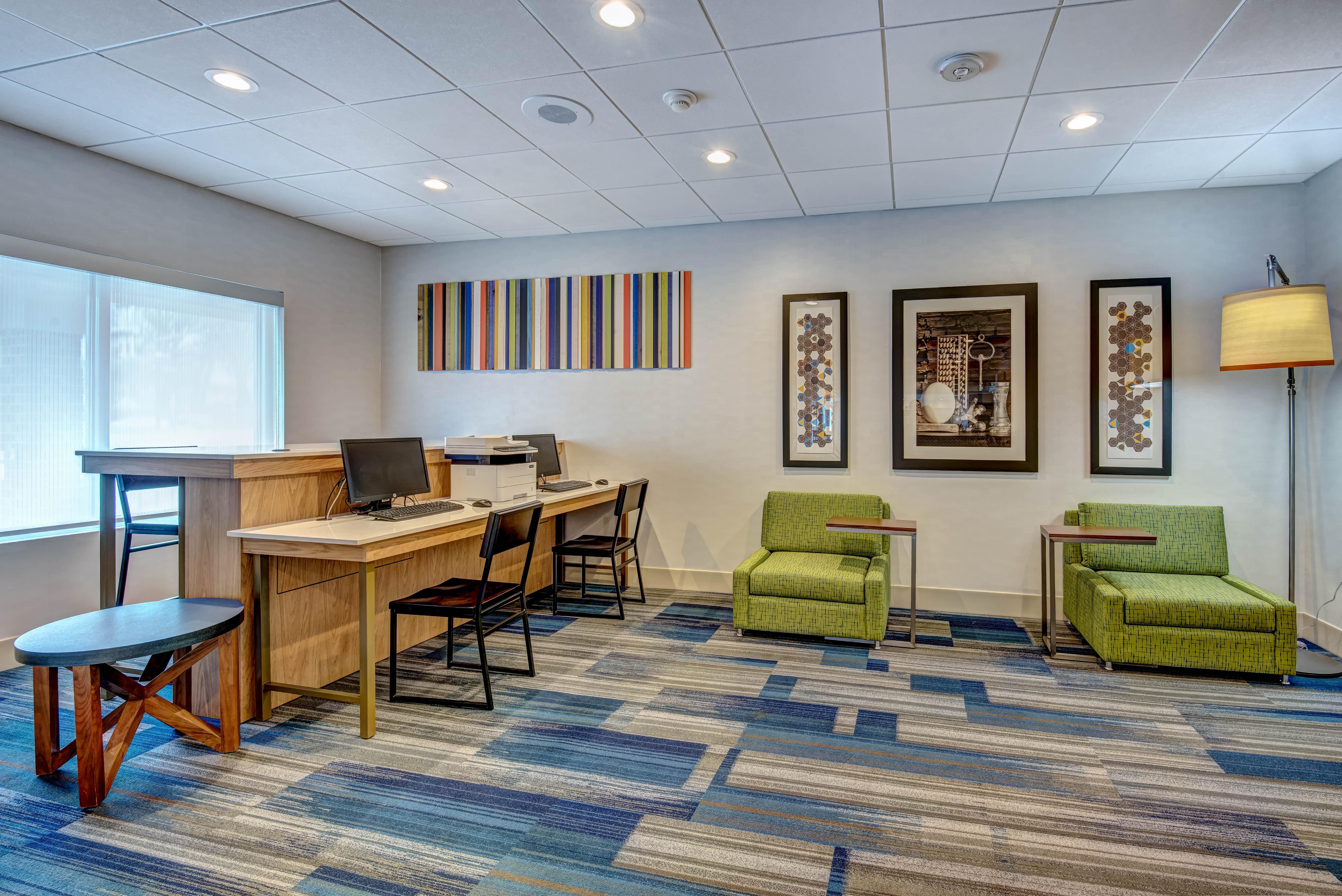 Holiday Inn Express Woodbridge By Ihg Avenel Eksteriør billede