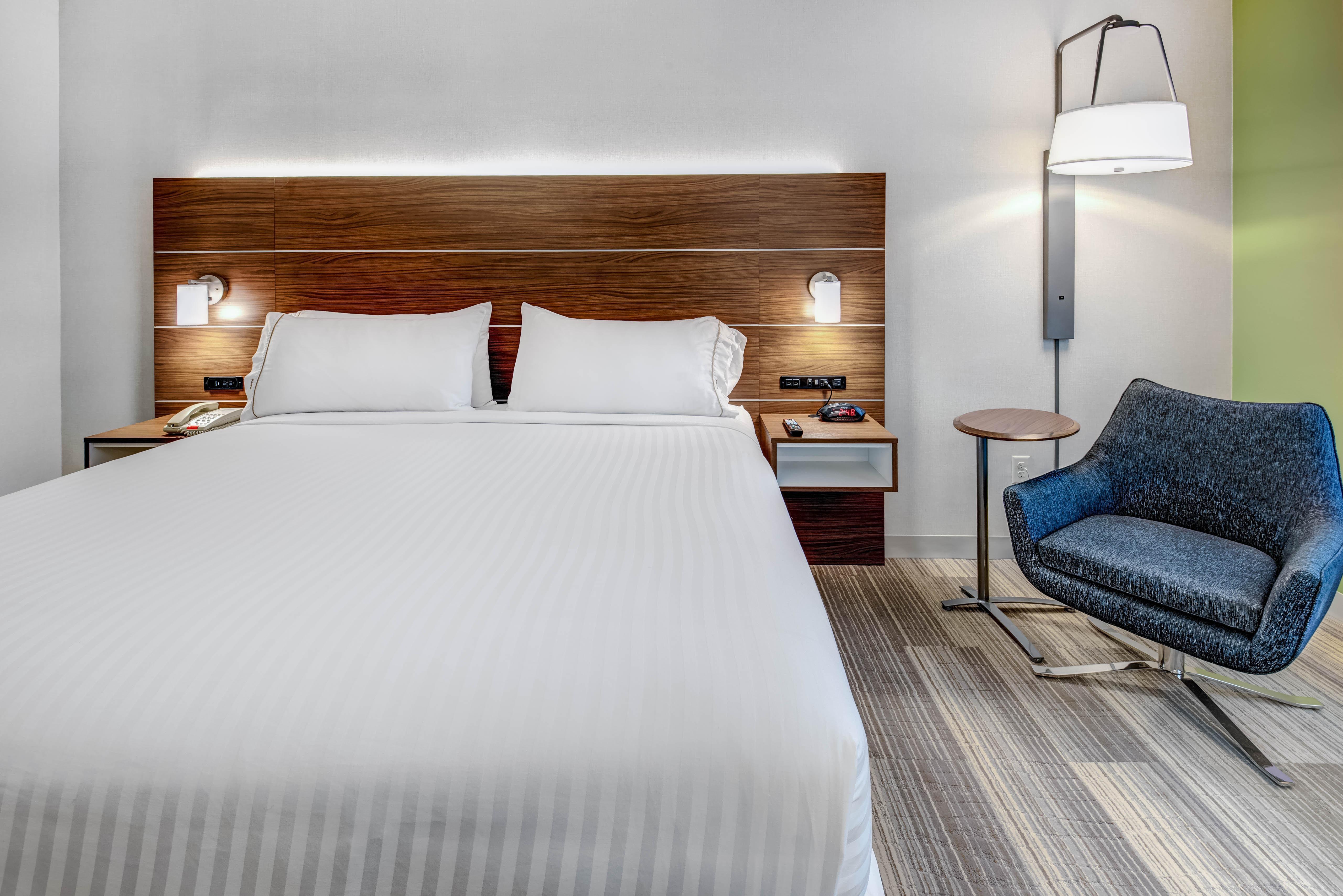 Holiday Inn Express Woodbridge By Ihg Avenel Eksteriør billede