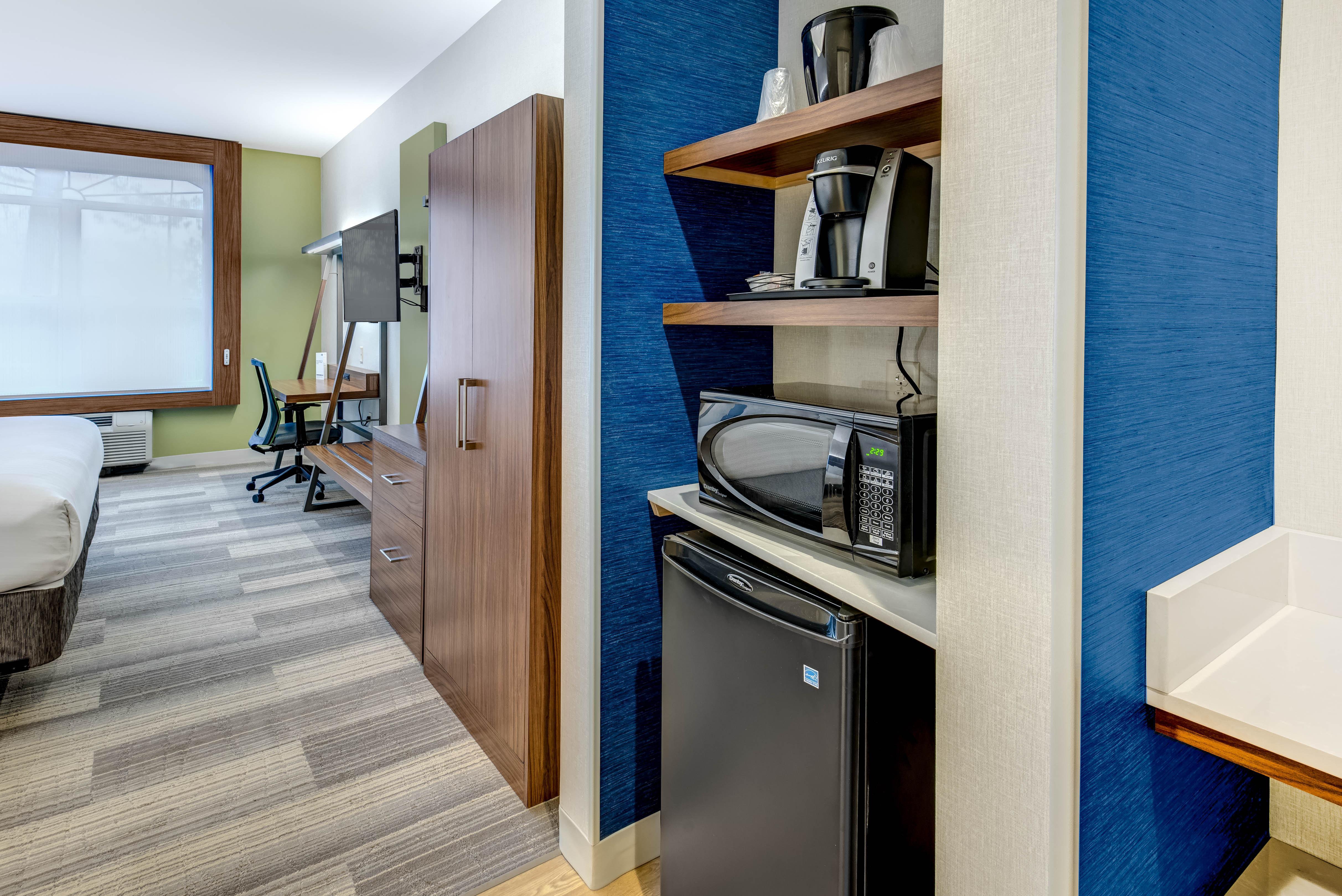 Holiday Inn Express Woodbridge By Ihg Avenel Eksteriør billede