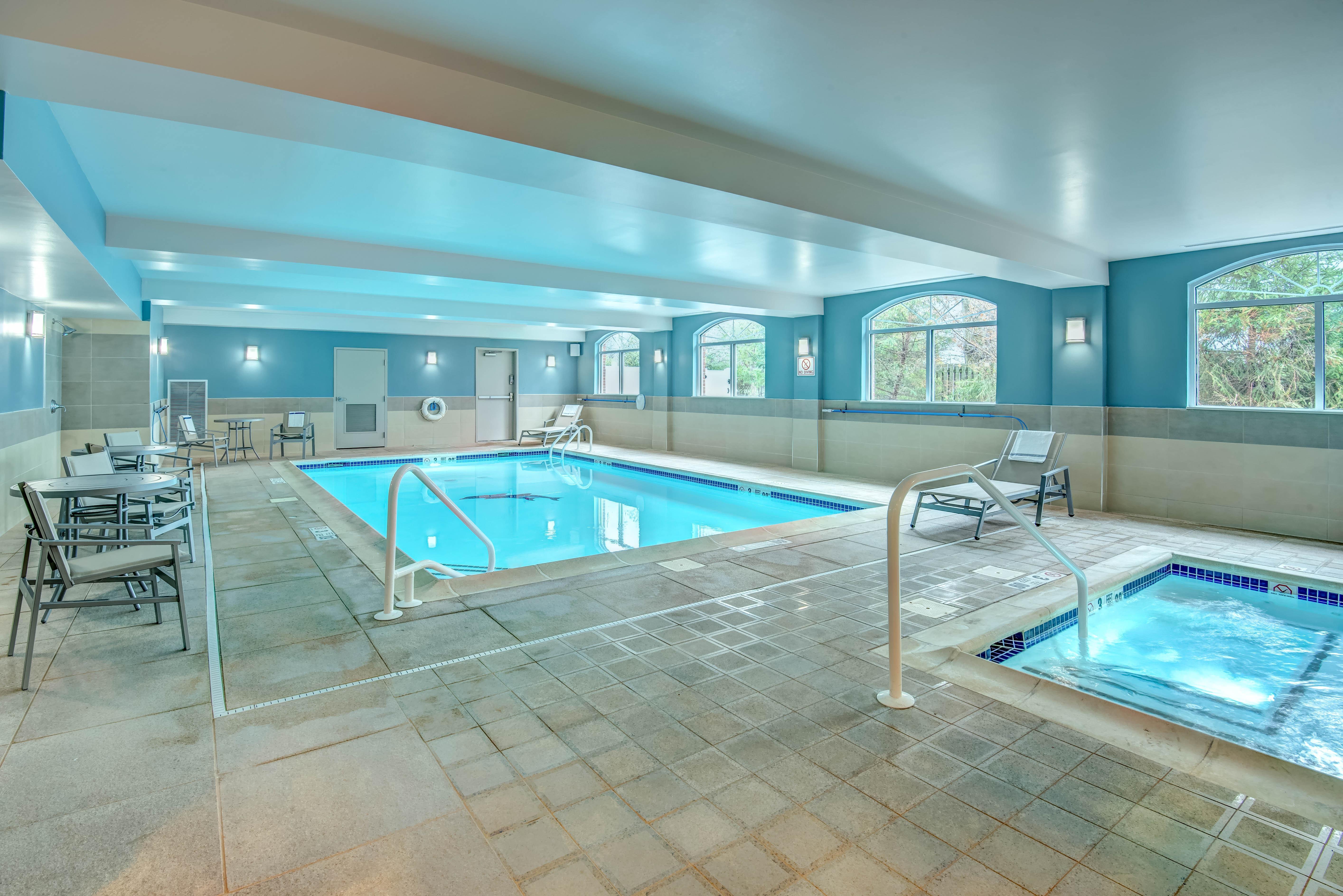 Holiday Inn Express Woodbridge By Ihg Avenel Eksteriør billede