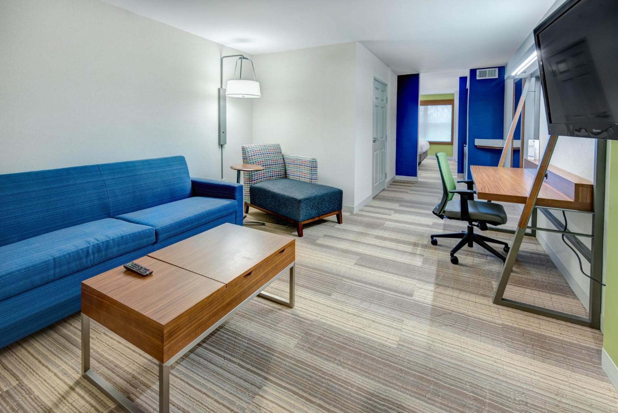 Holiday Inn Express Woodbridge By Ihg Avenel Eksteriør billede