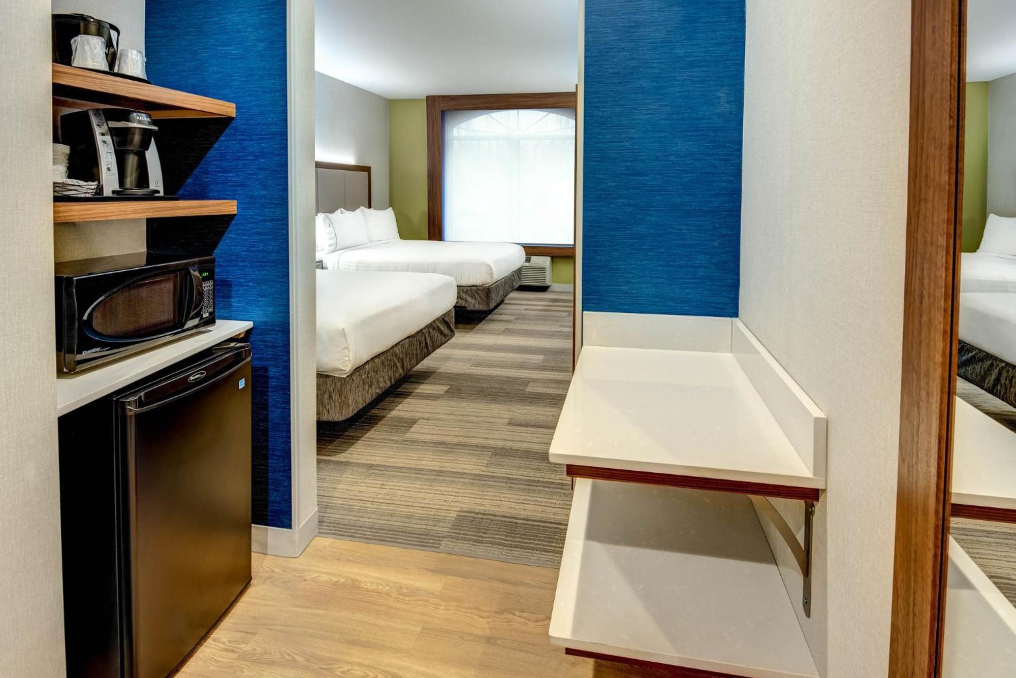Holiday Inn Express Woodbridge By Ihg Avenel Eksteriør billede