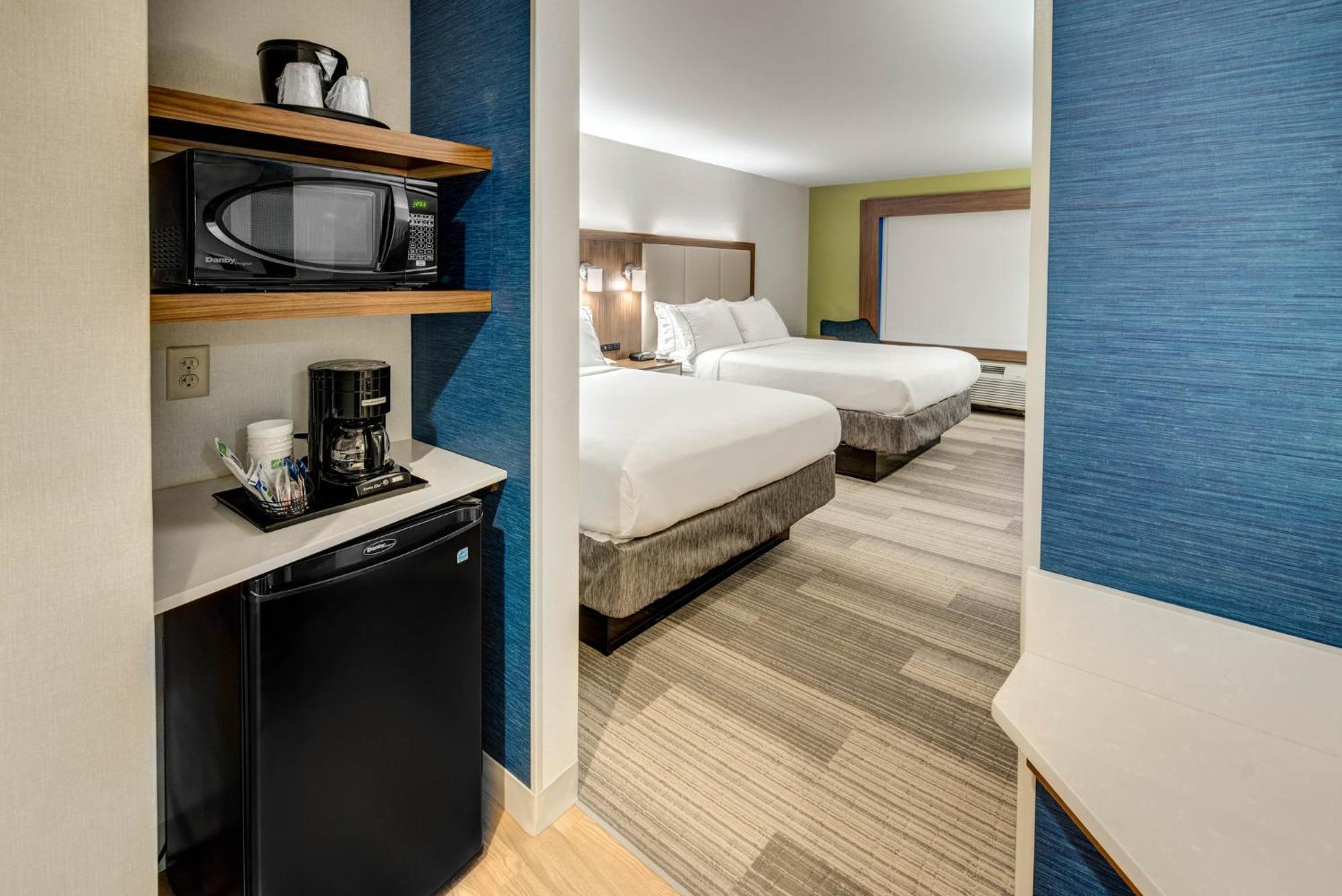 Holiday Inn Express Woodbridge By Ihg Avenel Eksteriør billede