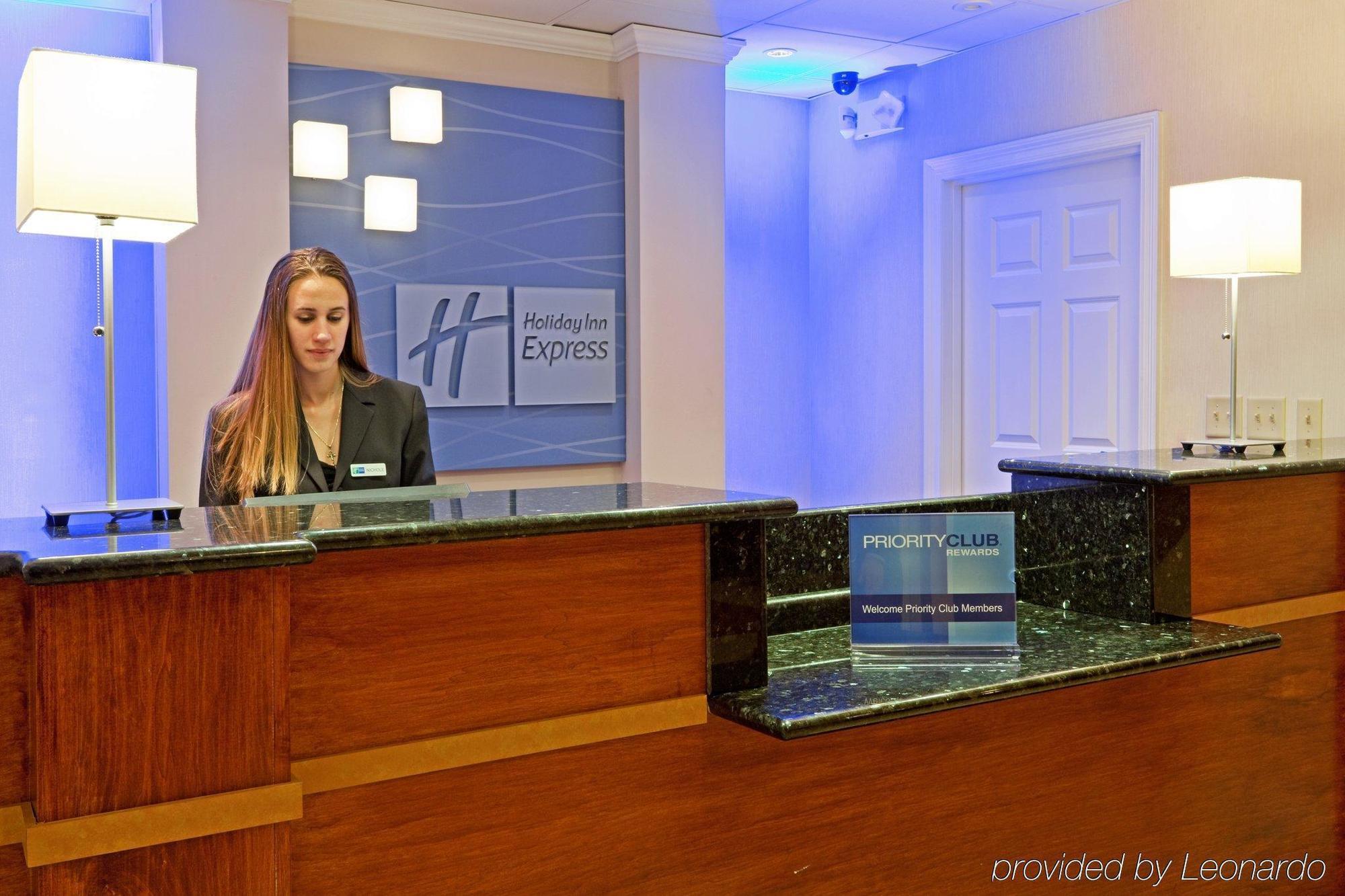 Holiday Inn Express Woodbridge By Ihg Avenel Interiør billede