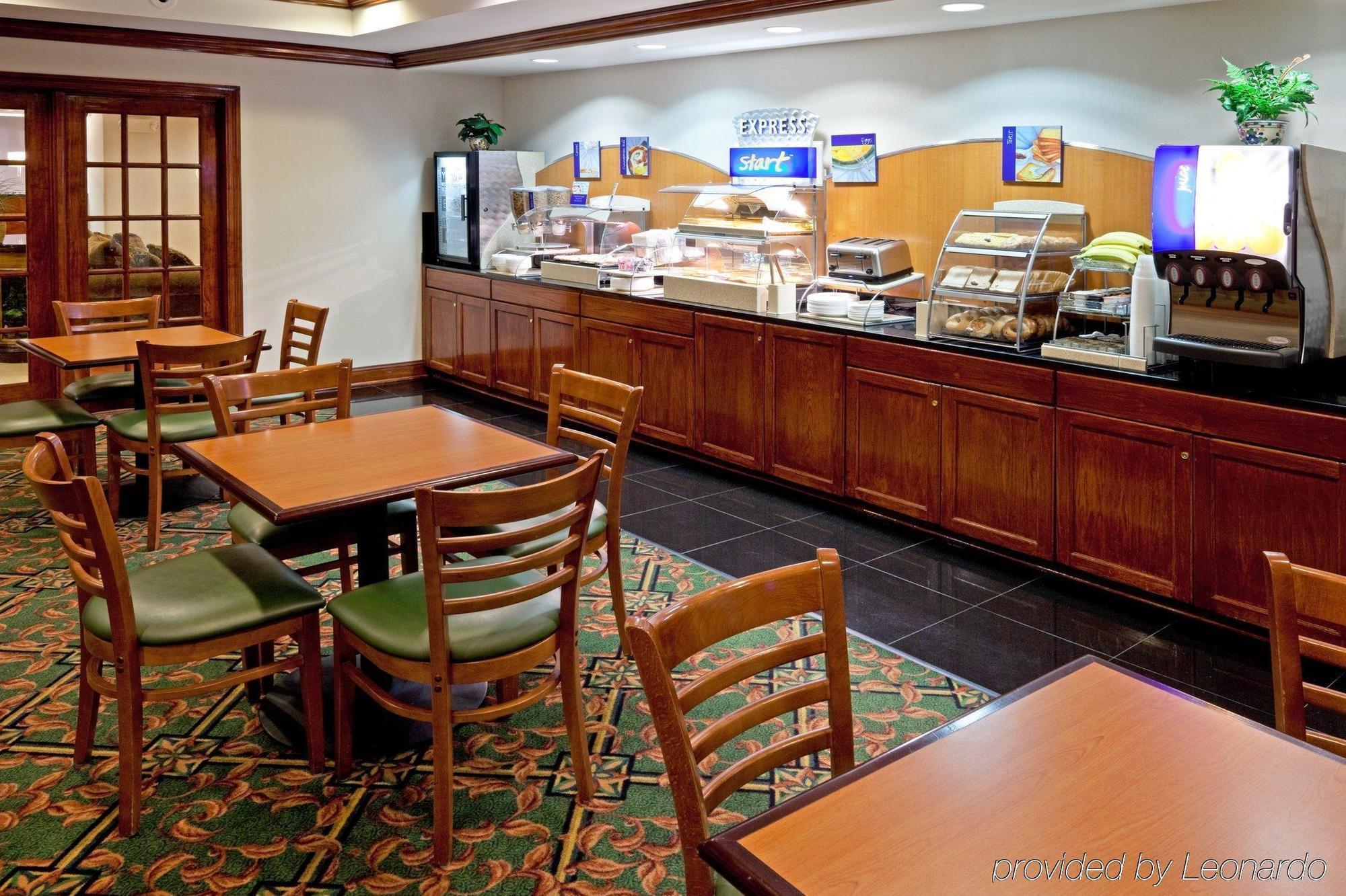 Holiday Inn Express Woodbridge By Ihg Avenel Restaurant billede