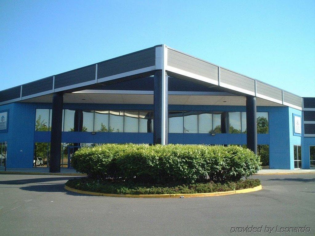 Holiday Inn Express Woodbridge By Ihg Avenel Eksteriør billede